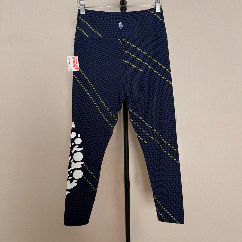 NWT Free People Movement Never Better Logo Leggings - Picture 6 of 6